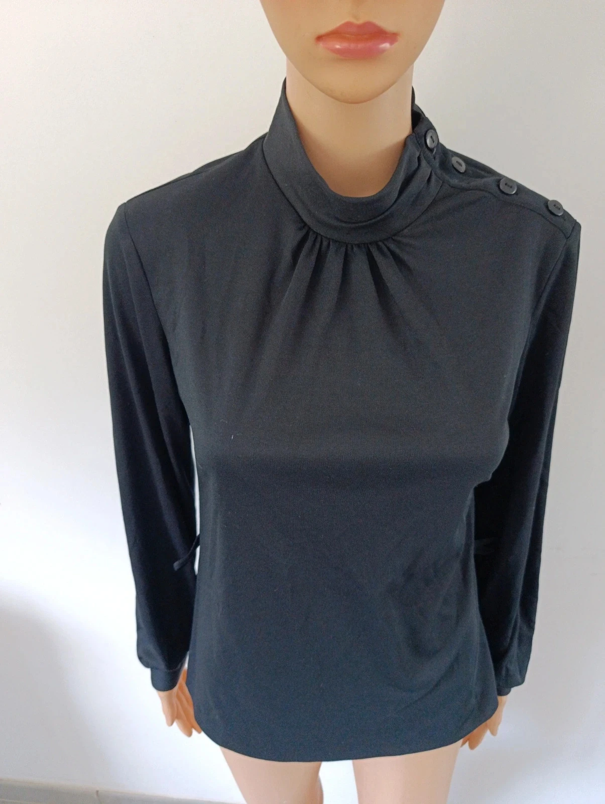 Blusa negra de cuello alto con botones, mangas largas - Talla L – photo 4